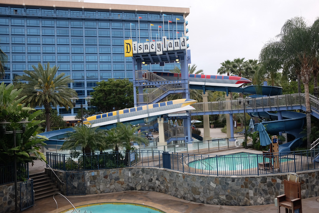 Disneyland Hotel California -15 reasons why both adults and children ...